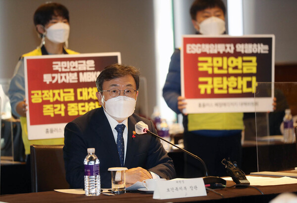 권덕철 보건복지부 장관이 3일 서울 중구 더플라자 호텔에서 열린 제9차 국민연금기금운용위원회 회의에서 발언하고 있다. /연합