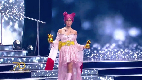 2021 미스유니버스 대회 전통복장 경연에서 일본 대표 와타나베 쥬리의 의상이 일본인과 세계인의 비판을 받고 있다. /AFP=연합