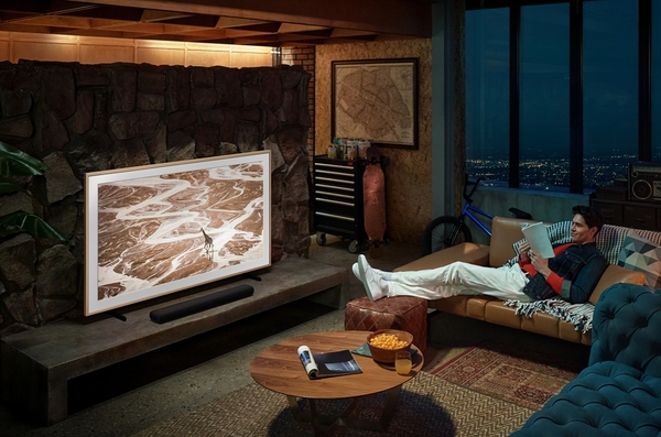 삼성전자가 이달 5일 ‘CES 2022’에서 처음 공개할 2022년형 더 프레임 라이프스타일 TV. /삼성전자