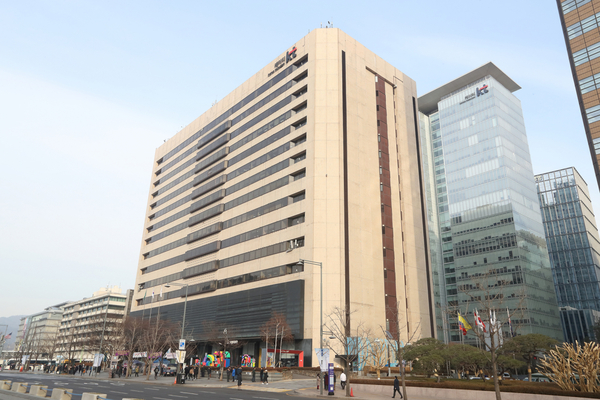 KT의 수도권 일부 유통망에서가 개통지연이 발생해 고객불편이 가중되고 있는 것으로 나타났다. KT는 연말에 가입자가 몰리면서 발생한 일시적 현상이라는 입장이다. /KT