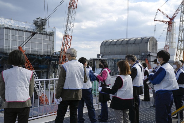 일본 정부와 원전 운영 주체인 도쿄 전력은 지난 2011년부터 시작된 해체 작업은 30~40년이 걸릴 것으로 추산하고 있다. /EPA=연합