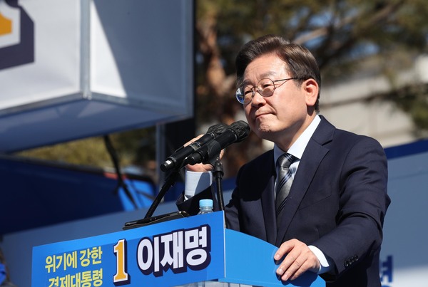 이재명 더불어민주당 대선 후보가 6일 오후 서울 도봉구 도봉산 입구에서 열린 유세에서 지지를 호소하고 있다. /연합