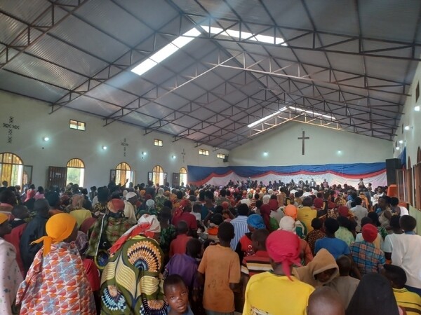 브룬디 현지 교회의 모습. /사랑하는교회 다음 카페