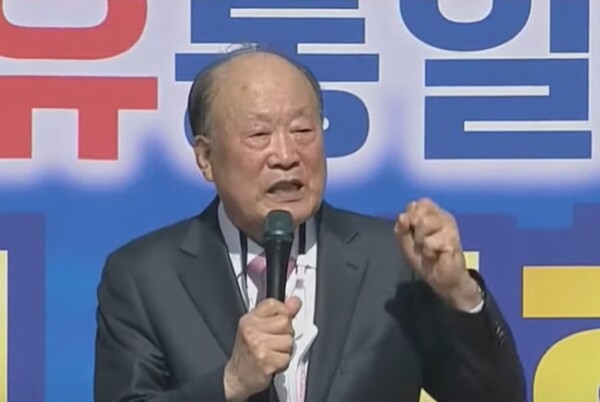 17일 부활절 연합예배에서 설교 중인 이광선 목사. /유튜브 캡처