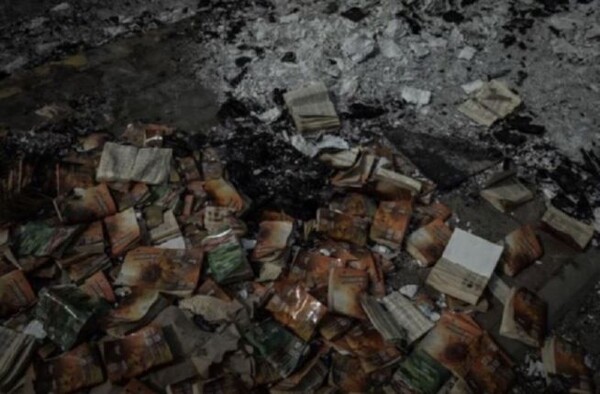 최근 러시아군이 우크라이나의 미션 유라시아의 훈련센터를 파괴한 현장. 잔해 중 불에 탄 성경들이 보인다. /미션 유리시아 제공