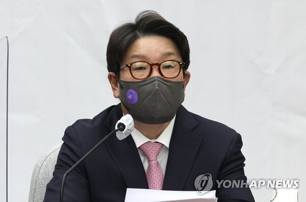 국민의힘 권성동 원내대표가 6일 오전 서울 여의도 국회에서 열린 원내대책회의에서 발언하고 있다. /연합