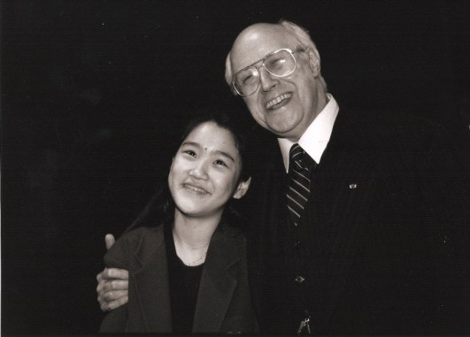 20세기 최고의 첼리스트 로스트로포비치와 약 30년간 깊은 음악적 인간적 교감을 가진다. 1994년 ‘로스트로포비치 콩쿠르’에 우승한 11세의 장한나와 로스트로포비치(우).