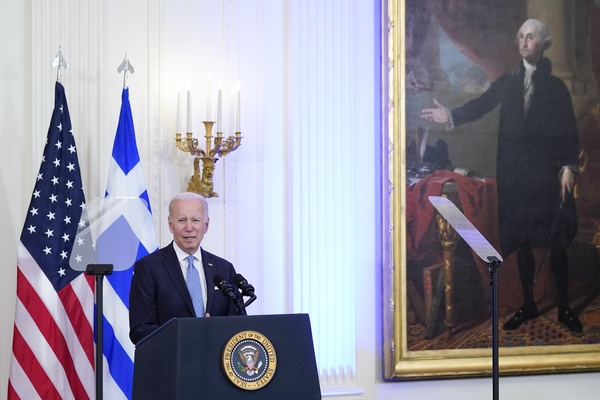 조 바이든 대통령이 16일(현지시간) 워싱턴 백악관 이스트룸에서 키리아코스 미초타키스 그리스 총리를 위한 리셉션에서 연설하고 있다. /AP=연합