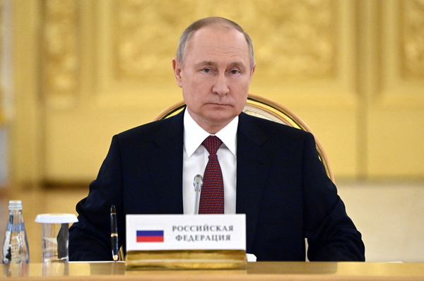 블라디미르 푸틴 러시아 대통령이 16일(현지시간) 러시아 모스크바 크렘린에서 열린 집단안보조약기구(CSTO) 정상회의에 참석하고 있다. /로이터=연합
