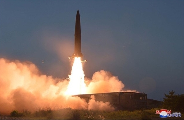 2019년 7월 25일 북한이 강원도 원산에서 신형 단거리 탄도미사일을 발사하는 모습. /연합