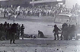 1980년 5월 15일 서울역에서 대규모 학생시위 중 신원불상의 청년이 시내버스를 탈취해 진압경찰 저지선을 뒤에서 돌진하여 전경 1명이 사망하고 3명이 부상하는 사고가 발생했다.