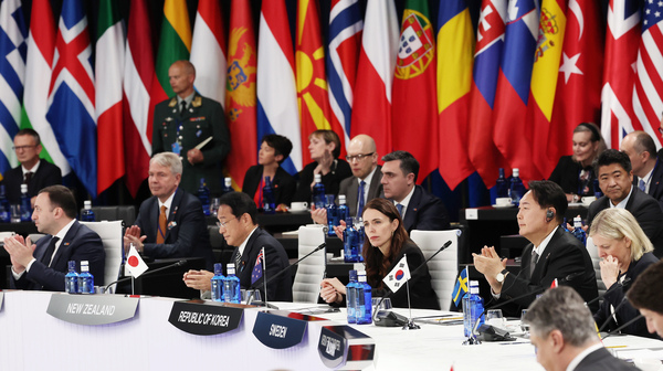 윤석열 대통령이 29일 스페인 마드리드 이페마(IFEMA) 컨벤션센터에서 열린 북대서양조약기구((NATO·나토) 동맹국·파트너국 정상회의에 참석하고 있다. /연합