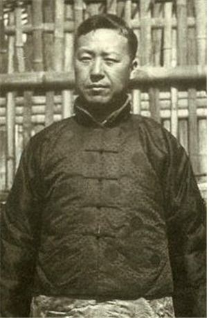 1921년 4월 9일, 중국인 옷을 입은 상해의 이승만.