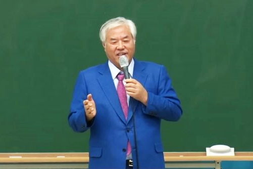 지난 25일 ‘원로목사 연금대회’에서 대회사 중인 전광훈 목사. /유튜브 영상 캡처