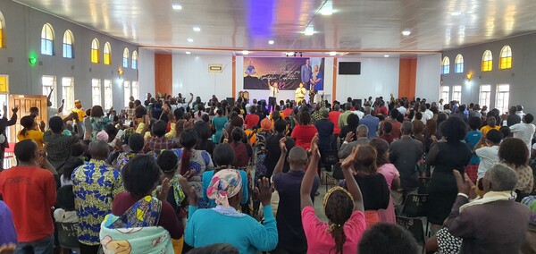 지난 14~16일 사랑하는교회 아프리카 선교팀이 잠비아 온돌라에서 진행한 목회자 세미나 현장 모습. /사랑하는교회 다음 까페