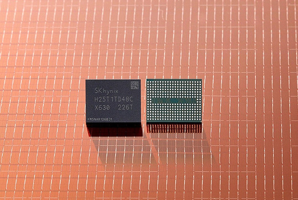 SK하이닉스가 세계 최초로 개발한 최고층 238단 512Gb TLC 4D 낸드플래시. /연합