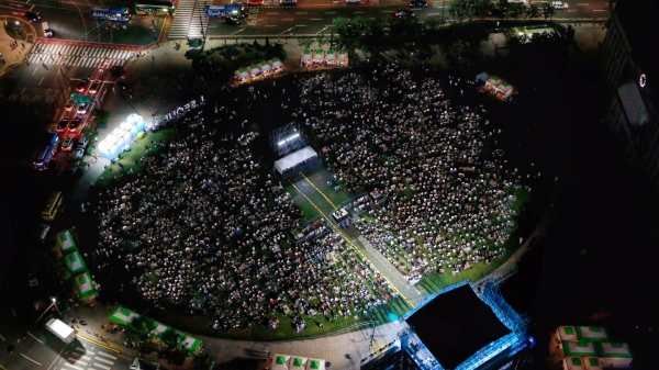지난 20일 서울광장에서 주최측 추산 1만여 명이 참석한 ‘프리덤 콘서트(Freedom Concert) 진짜콘’이 열리는 모습. /전국청년연합 바로서다