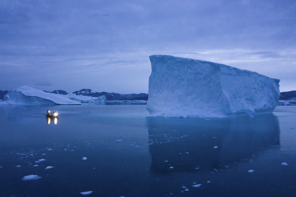 인류의 탄소배출 저감 노력에도 최소 110조톤의 빙하가 사라져 해수면을 27㎝나 높일 것이라는 암울한 전망이 제기됐다. 사진은 그린란드의 빙하 모습. /연합