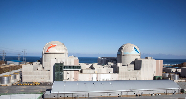 정부는 30일 2030년까지 원자력발전 비중을 33%까지 확대하겠다는 내용의 ‘제10차 전력수급기본계획’ 실무안을 발표했다. 사진은 신한울 1·2호기. /한국수력원자력