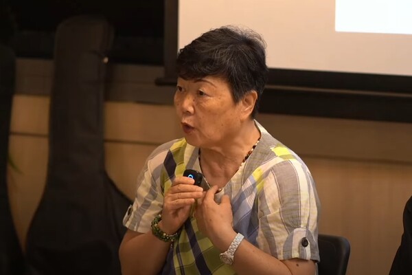5일 모임에서 증언중인 재일동포 북송 피해자 가와사키 에이코 씨. 그녀는 "북송 재일동포들 가운데 선전선동에 속아 정신장애를 격은 이들도 상당수였다"고 말했다. /유튜브 영상 캡처