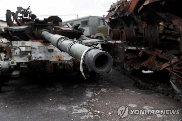 도네츠크주 리만에 방치된 러시아군 전차 잔해. /EPA=연합