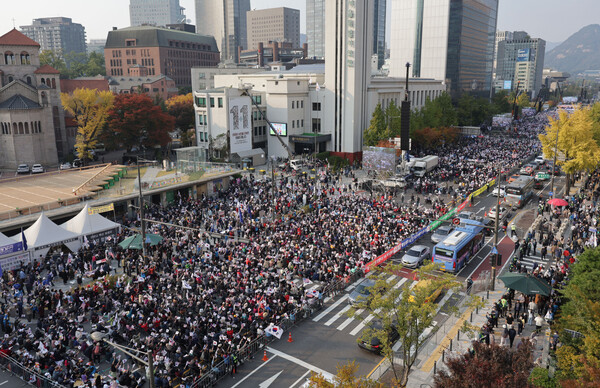 22일 오후 서울 세종대로 일대에서 자유통일당 등 단체 회원들이 자유통일 주사파 척결 국민대회를 하고 있다. /연합