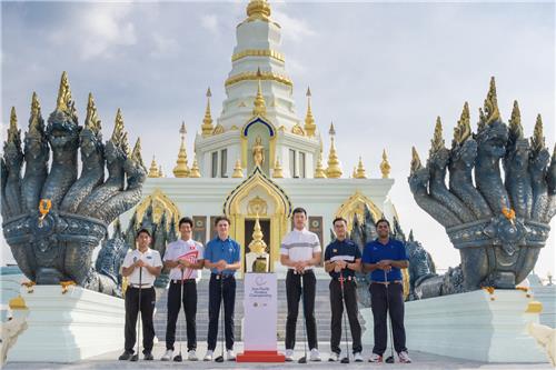 대회 개막을 앞두고 기념 촬영을 한 주요 출전 선수들. 아시아퍼시픽 골프연맹 제공. /연합