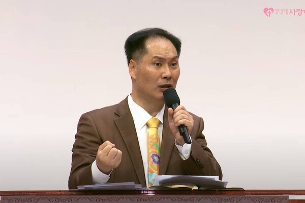 30일 주일예배에서 설교중인 사랑하는교회 변승우 목사. /유튜브 '사랑하는교회TV' 영상 캡처