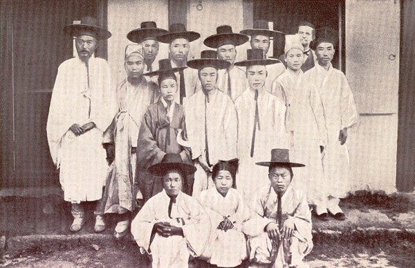 1887년 배재학당의 학생들.