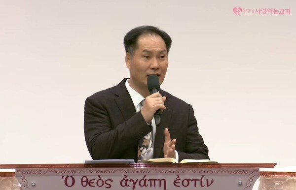 지난 13일 주일예배에서 설교를 전하고 있는 사랑하는교회 변승우 목사. /유튜브 영상 캡처