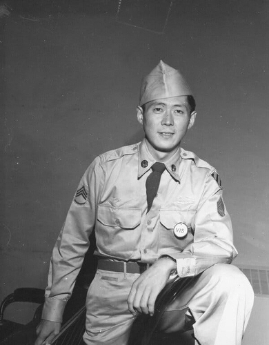 미야무라 히로시 미 예비역 하사의 1953년 사진. 한국전쟁 당시의 무공으로 미국 한국에서 최고무공훈장을 받았던 그가 11월 30일 애리조나의 자택에서 세상을 떠났다. 향년 97세. 미국 국립기록보관소 제공. /연합