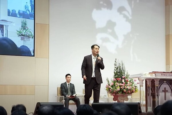 변승우 목사가 지난 5일 사랑하는교회 주일 1부 예배에서 설교하고 있다. /'사랑하는교회TV' 유튜브 캡처