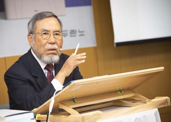 지난 22일 서울 용산구 두란노서원 블레싱홀에서 열린 방한 기념 북토크 및 강연회에서 발언 중인 김세윤 박사. /두란노