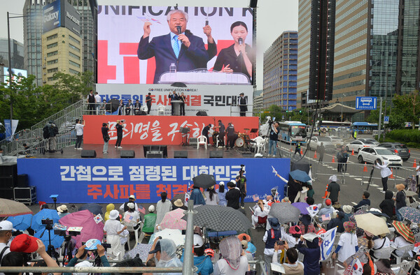 사랑제일교회와 전광훈 목사가 ‘코로나19 구상청구’ 소송에서 국민건강보험공단에게 이겼다.  사진은 지난 6일 전 목사 측이 주최한 '광화문 6.6 자유통일 주사파척결 국민대회' 모습. /김석구 기자