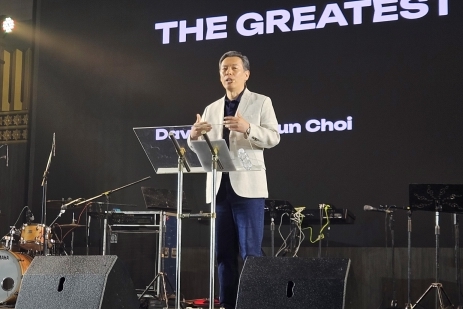 지난달 25-29일 태국에서 진행된 ‘ARISE ASIA 2023 대회’ 셋째 날에 최성은 목사가 설교하고 있다. /주최측