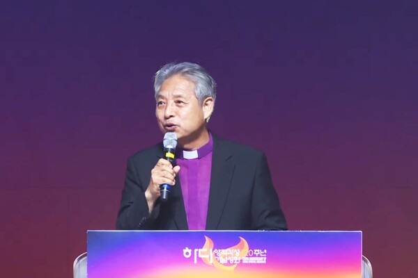 22일 저녁 대전 한빛감리교회에서 열린 ‘하디 영적 각성 120주년 기념성회’에서 이철 기감 감독회장이 말씀을 전하고 있다. /유튜브 영상 캡처