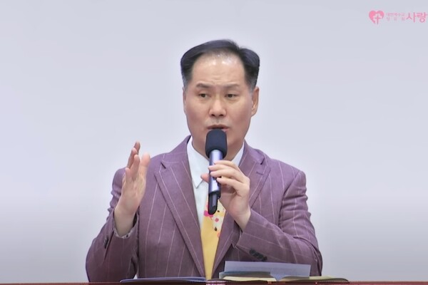 사랑하는교회 변승우 목사가 지난 20일 주일예배에서 설교하고 있다. /'사랑하는교회TV' 유튜브 영상 캡처