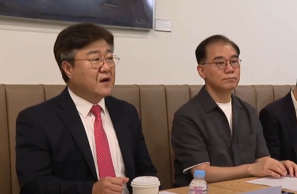 기자회견에서 이형노 목사(왼쪽)가 발언하고 있다. /유튜브 영상 캡처