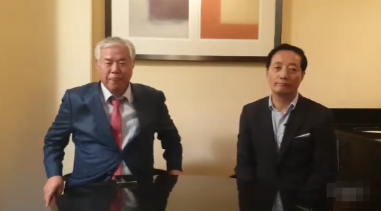 워싱턴에 도착한 전광훈 목사(왼쪽)가 12일 방미에 동행한 황중선 전 육군장군과 함께 ‘미국 현장 Live’ 유튜브 특별방송을 진행하고 있다. /유튜브 영상 캡처