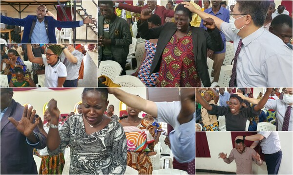 목회자세미나 참석자들이 사랑하는교회 선교팀의 안수를 받으며 간절히 기도하는 모습. /사랑하는교회