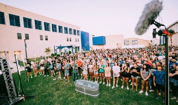 지난 8월 31일(현지시간) 미국 텍사스 A&M 대학교 '코퍼스 크리스티 캠퍼스'에서 열린 부흥 집회 '원나잇(One Night)'에 1000여 명의 학생들이 참석했다. /뉴라이프교회
