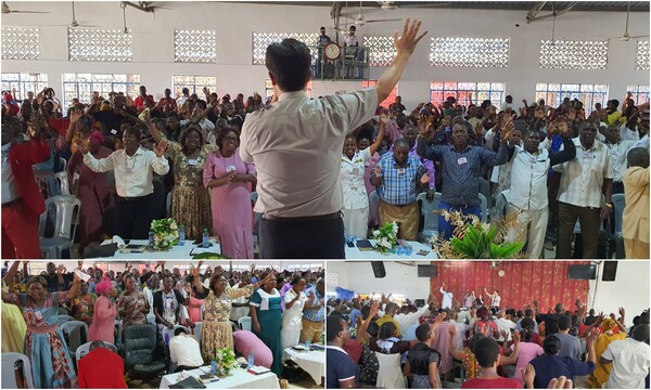 세미나 참석자들이 함께 간절히 기도하고 있다. /사랑하는교회