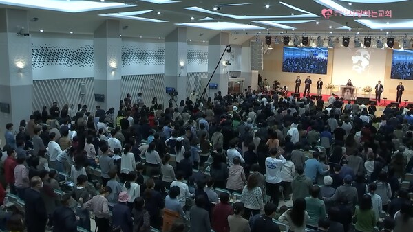 사랑하는교회 치유사역 현장. /'사랑하는교회 TV' 유튜브 영상 캡처