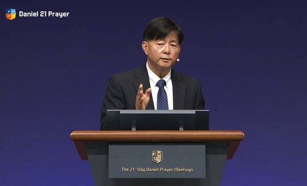 지난 15일 오륜교회에서 열린 ‘2023 다니엘 기도회’ 15일차 강사로 나선 이재훈 의료선교사가 간증을 하고 있다. /주최측