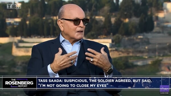  최근 미국 TBN에 출연해 인터뷰 중인 전 PLO 테러리스트 타이시르 타스 아부 사다. 그는 극적으로 예수님을 만난 뒤 기독교로 개종하고 현재 중동의 무슬림들에게 복음을 전하고 있다. /유튜브 영상 캡처