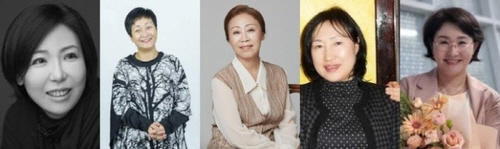 제15회 올빛상 수상자로 작가 김수미를 비롯해 연출가 정안나 등이 선정됐다. 왼쪽부터 작가상 김수미, 연출상 정안나, 연기상 김용선, 평론상 김성희, 공연기획상 황정원. /한국여성연극협회 제공