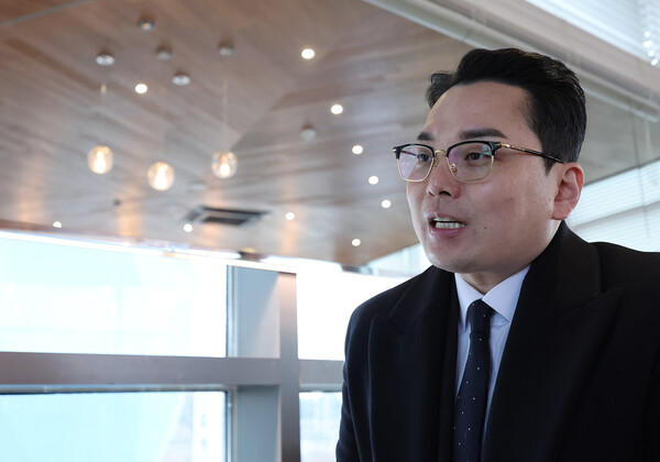 조명현 전 비시관이 2일 자유일보와 인터뷰를 하고 있다. /전경웅 기자