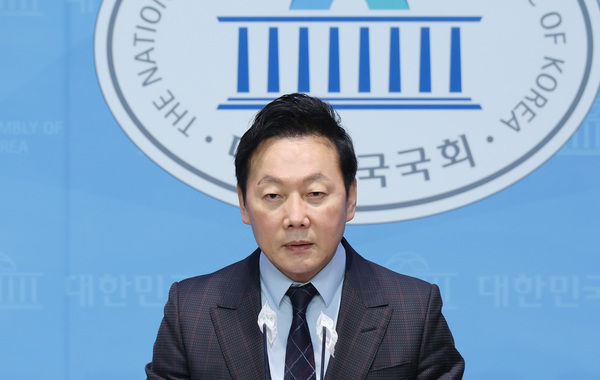 더불어민주당 서울 강북을 지역구 후보인 정봉주 전 의원. /연합