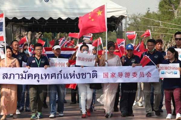 2020년 2월 코로나 대유행을 앞두고 태국 방콕에서 벌어진 중국 응원 시위. 코로나를 이유로 중국인 입국을 막아서는 안 된다는 주장을 펼친 시위였다. /연합