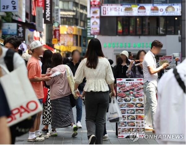 올해 1분기 중산층 가구 5집 중 1집가량은 번 돈보다 쓴 돈이 많은 ‘적자살림’을 한 것으로 나타났다. /연합